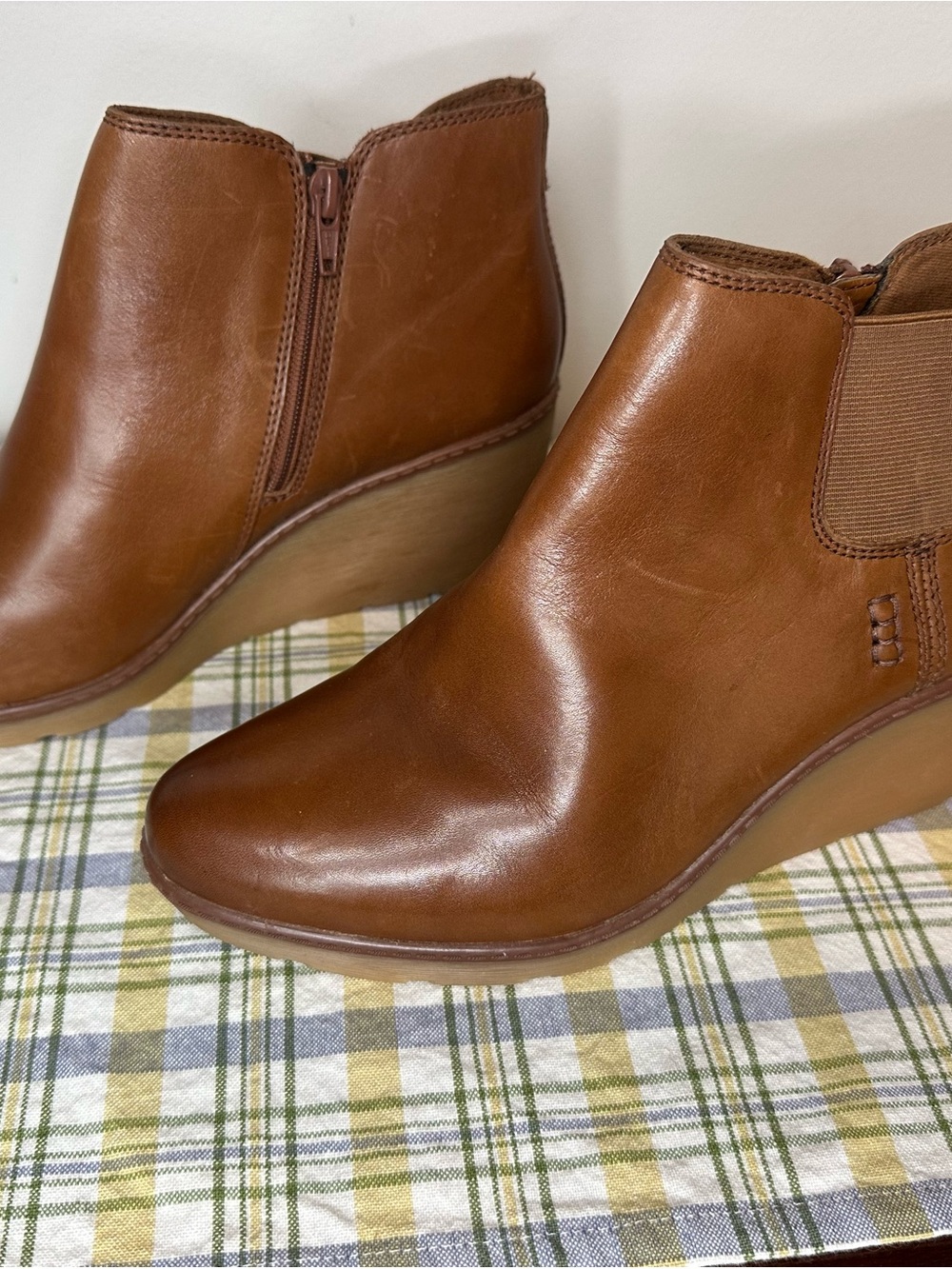 Clark’s Hazen Flora wedge ankle boots in chestnut brown, soft cushion, 9